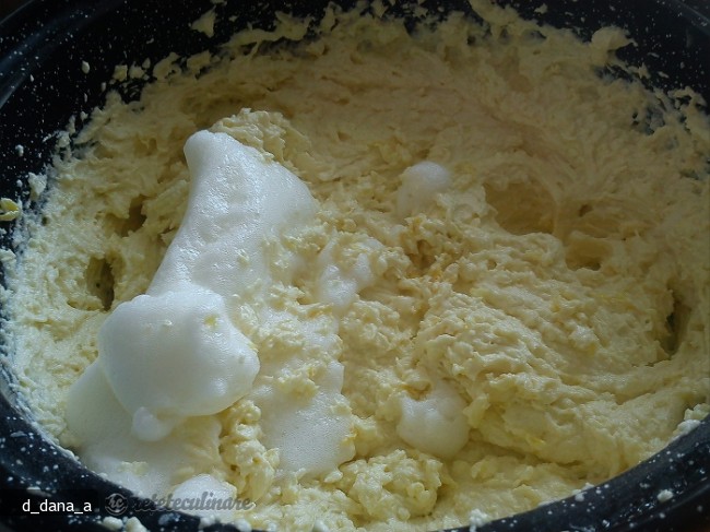 Pasca cu Crema de Branza Dulce