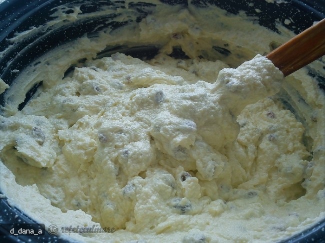 Pasca cu Crema de Branza Dulce