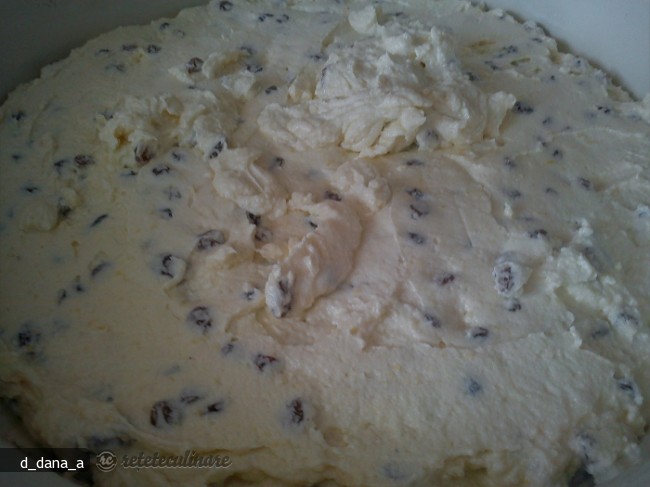 Pasca cu Crema de Branza Dulce