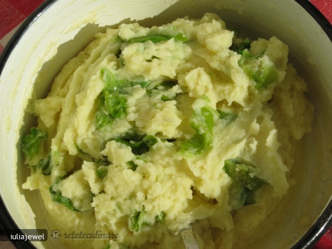 Creier Pane, Piure cu Varza si Parmezan, Salsa