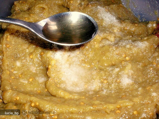 Salata de Vinete cu Topping de Rosii si Ardei Copti