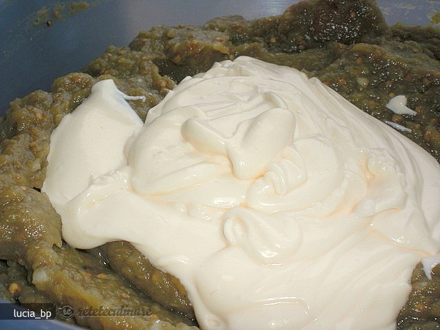 Salata de Vinete cu Topping de Rosii si Ardei Copti