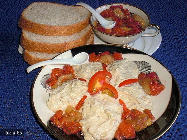 Salata de Vinete cu Topping de Rosii si Ardei Copti