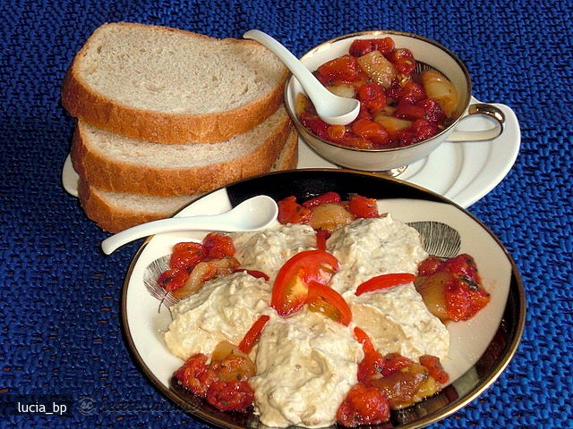 Salata de Vinete cu Topping de Rosii si Ardei Copti