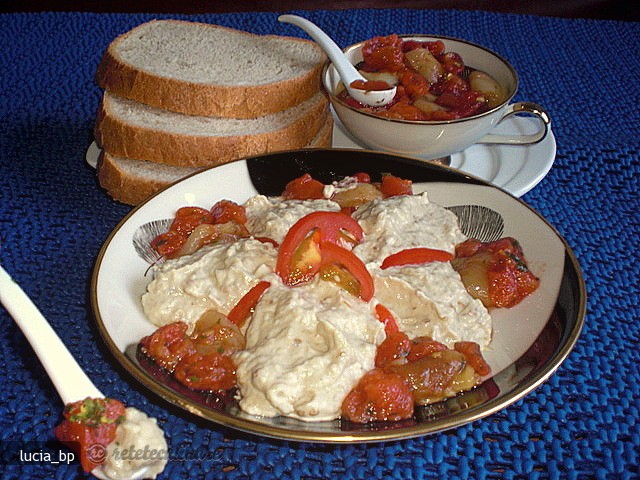 Salata de Vinete cu Topping de Rosii si Ardei Copti