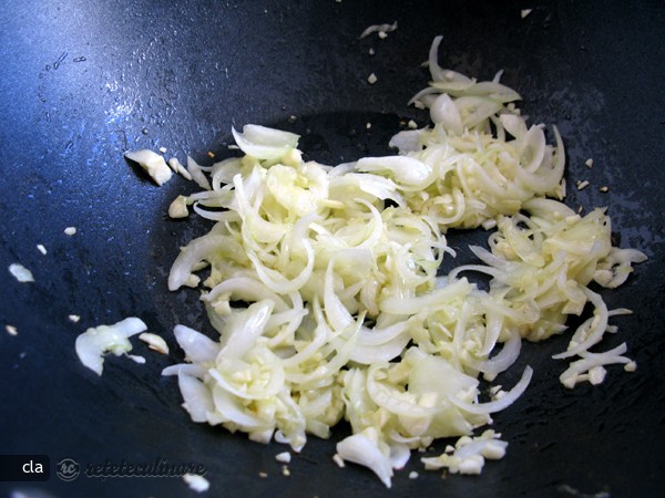 Noodles cu Carne de Porc