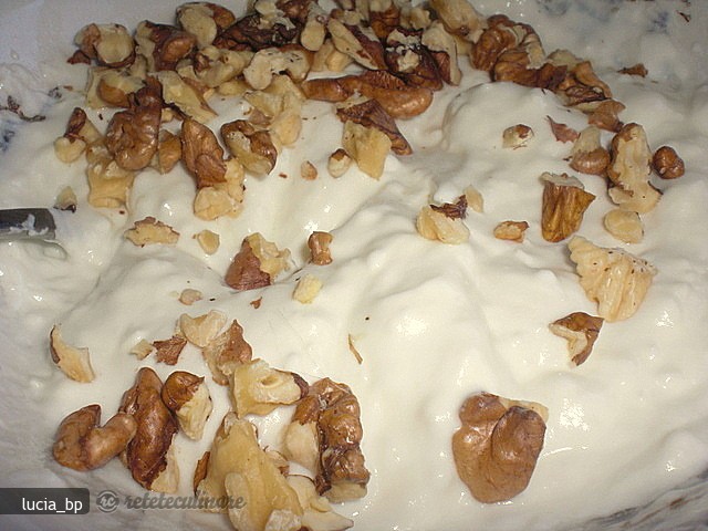 Salata de Ardei Copti cu Smantana, Nuca si Mujdei