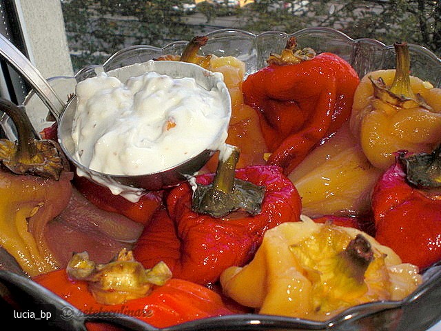 Salata de Ardei Copti cu Smantana, Nuca si Mujdei