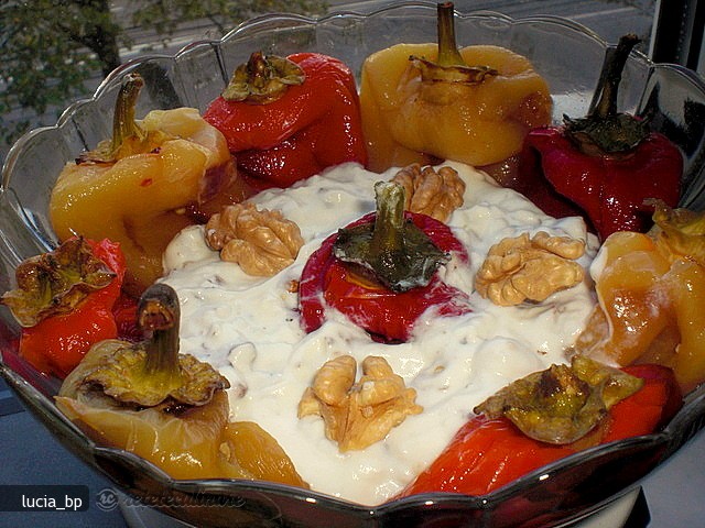 Salata de Ardei Copti cu Smantana, Nuca si Mujdei