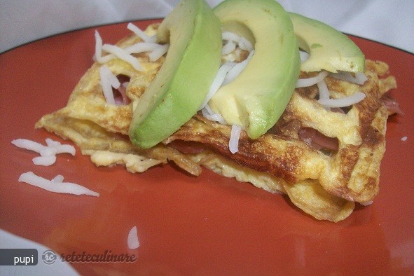Sandwich-omleta la Aparatul de Waffle