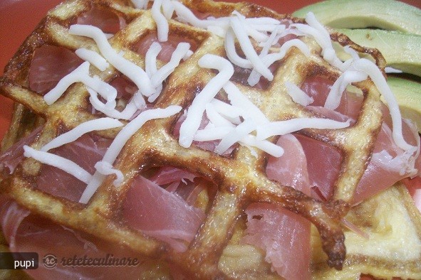 Sandwich-omleta la Aparatul de Waffle