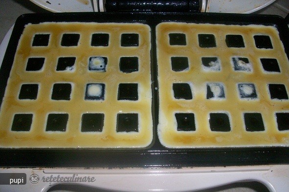Sandwich-omleta la Aparatul de Waffle