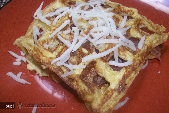 Sandwich-omleta la Aparatul de Waffle