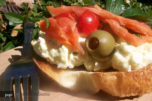 Salata de Ou cu Rosii si Branza