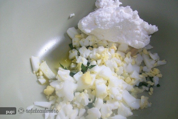 Salata de Ou cu Rosii si Branza