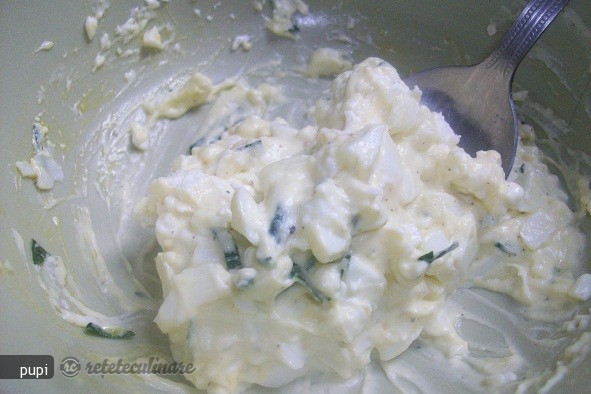 Salata de Ou cu Rosii si Branza