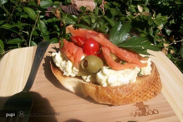 Salata de Ou cu Rosii si Branza