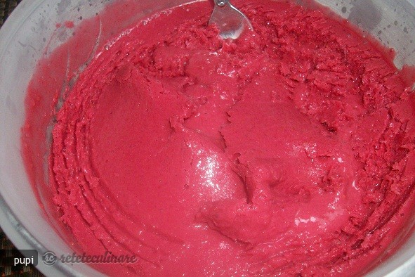 Raspberry Frozen Yogurt