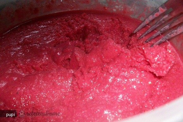 Raspberry Frozen Yogurt