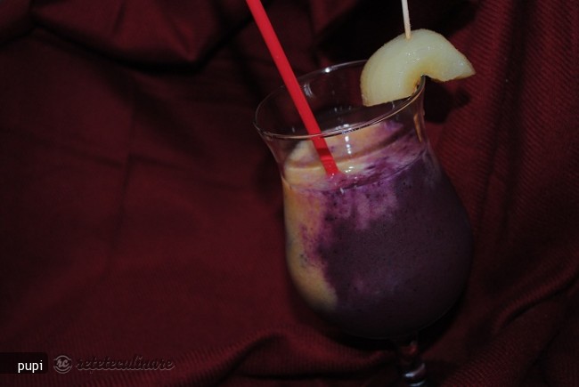 Smoothie cu Piersici si Mure