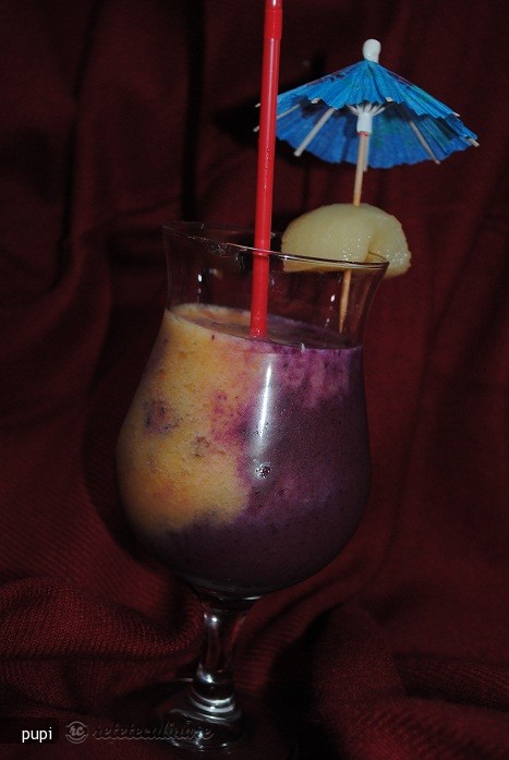 Smoothie cu Piersici si Mure
