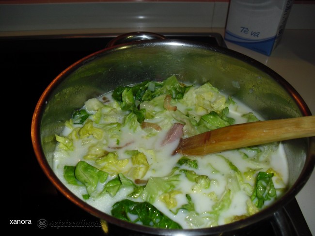 Supa de Salata cu Afumatura si Paparada