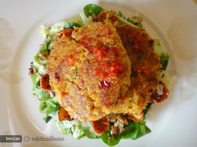 Burger Vegetarian cu Quinoa si Salata cu Rosii Semi-uscate