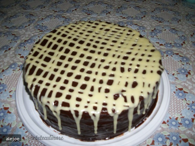 Mud Cake sau Tort cu Multa Ciocolata