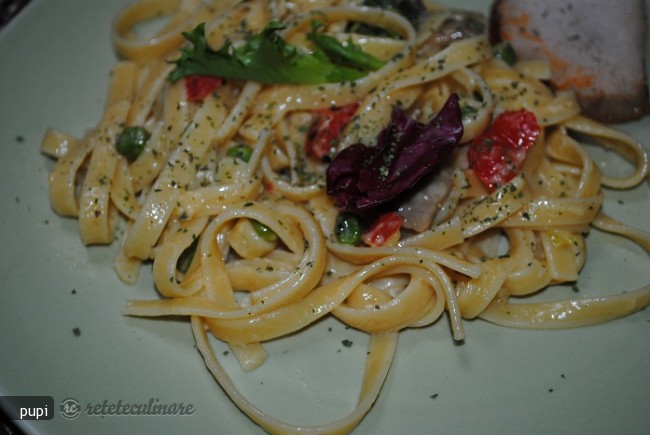 Fettuccine Primavera (Paste cu Legume)