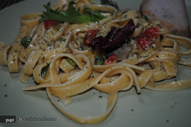 Fettuccine Primavera (Paste cu Legume)