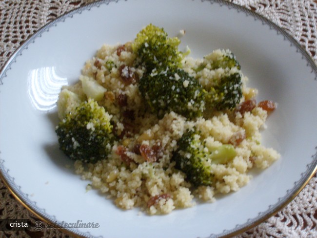 Couscous cu Brocoli, Seminte de Pin si Stafide