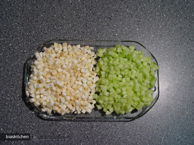 Salata de Broccoli si Conopida cu Sos de Avocado