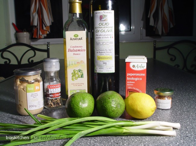 Salata de Broccoli si Conopida cu Sos de Avocado