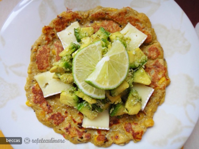 Clatite de Porumb cu Brie, Avocado si Cocos