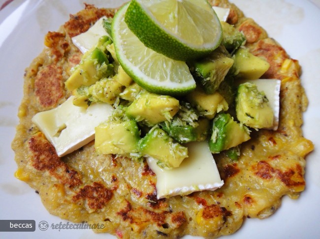Clatite de Porumb cu Brie, Avocado si Cocos