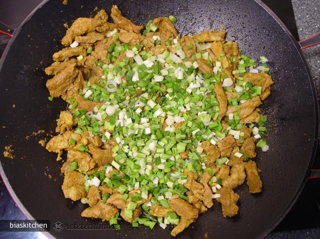 Curry din Carne de Porc cu Galuste din Couscous