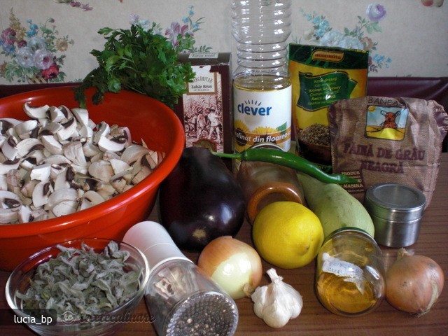 Chiftelute de Vinete, Dovlecei si Ciuperci cu Relish