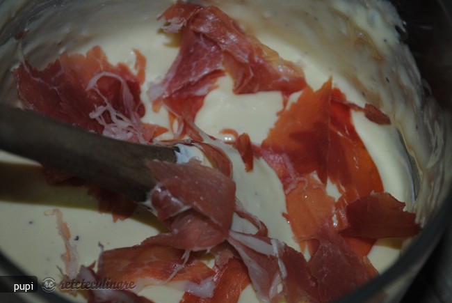 Mini Tarte cu Branza si Prosciutto