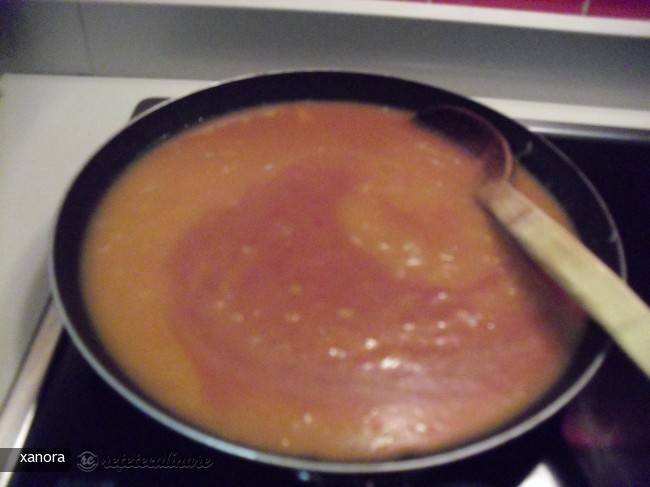 Macrou la Cuptor in Sos Tomat