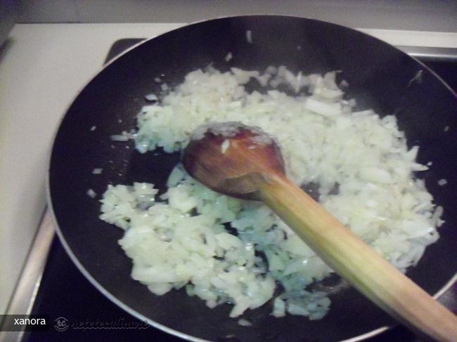 Macrou la Cuptor in Sos Tomat