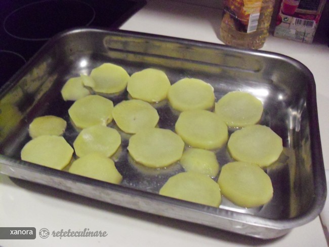 Macrou la Cuptor in Sos Tomat