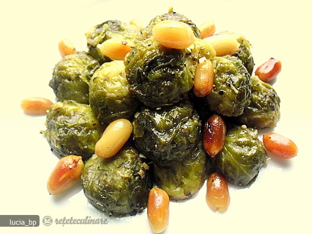 Varza de Bruxelles cu Arahide