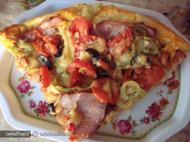 Pizza cu Muschiulet Afumat si Crenvusti