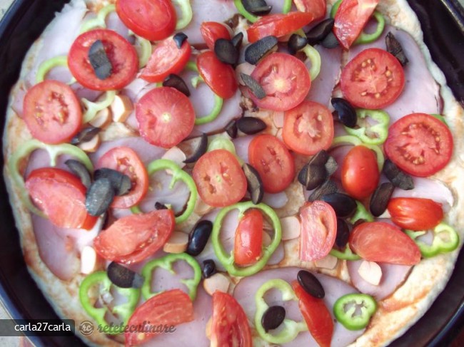 Pizza cu Muschiulet Afumat si Crenvusti