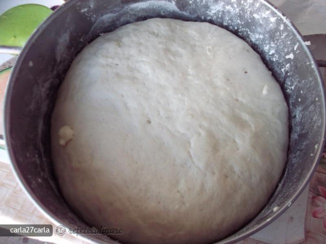 Pizza cu Muschiulet Afumat si Crenvusti