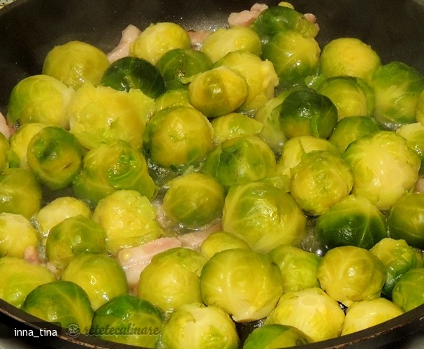 Varza de Bruxelles in Tigaie