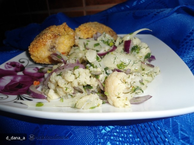 Salata de Conopida cu Ceapa Rosie