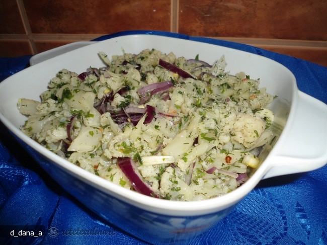 Salata de Conopida cu Ceapa Rosie