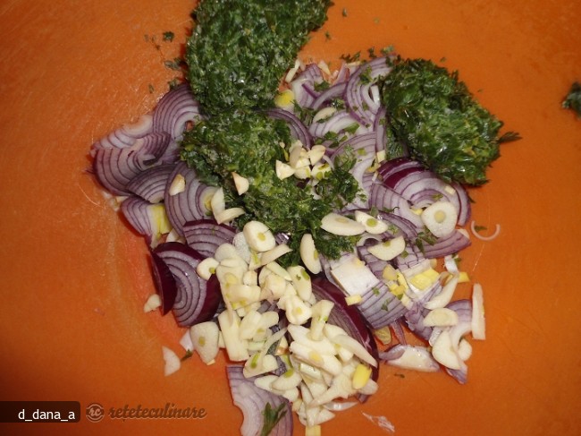Salata de Conopida cu Ceapa Rosie