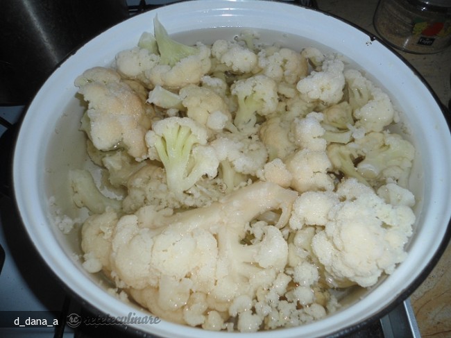 Salata de Conopida cu Ceapa Rosie